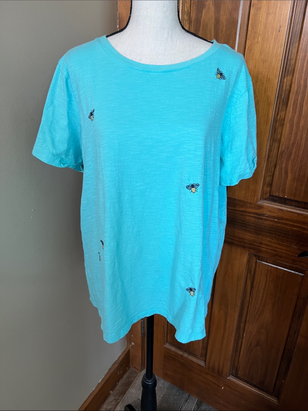 St. John's Bay Aqua Short Sleeve Tee with Bee Embroidery